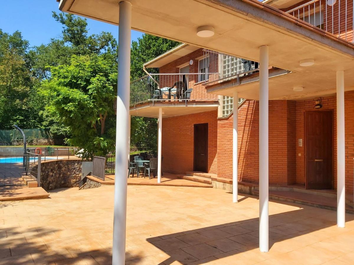 Apartamentos La Francesa Santa Pau Luaran gambar
