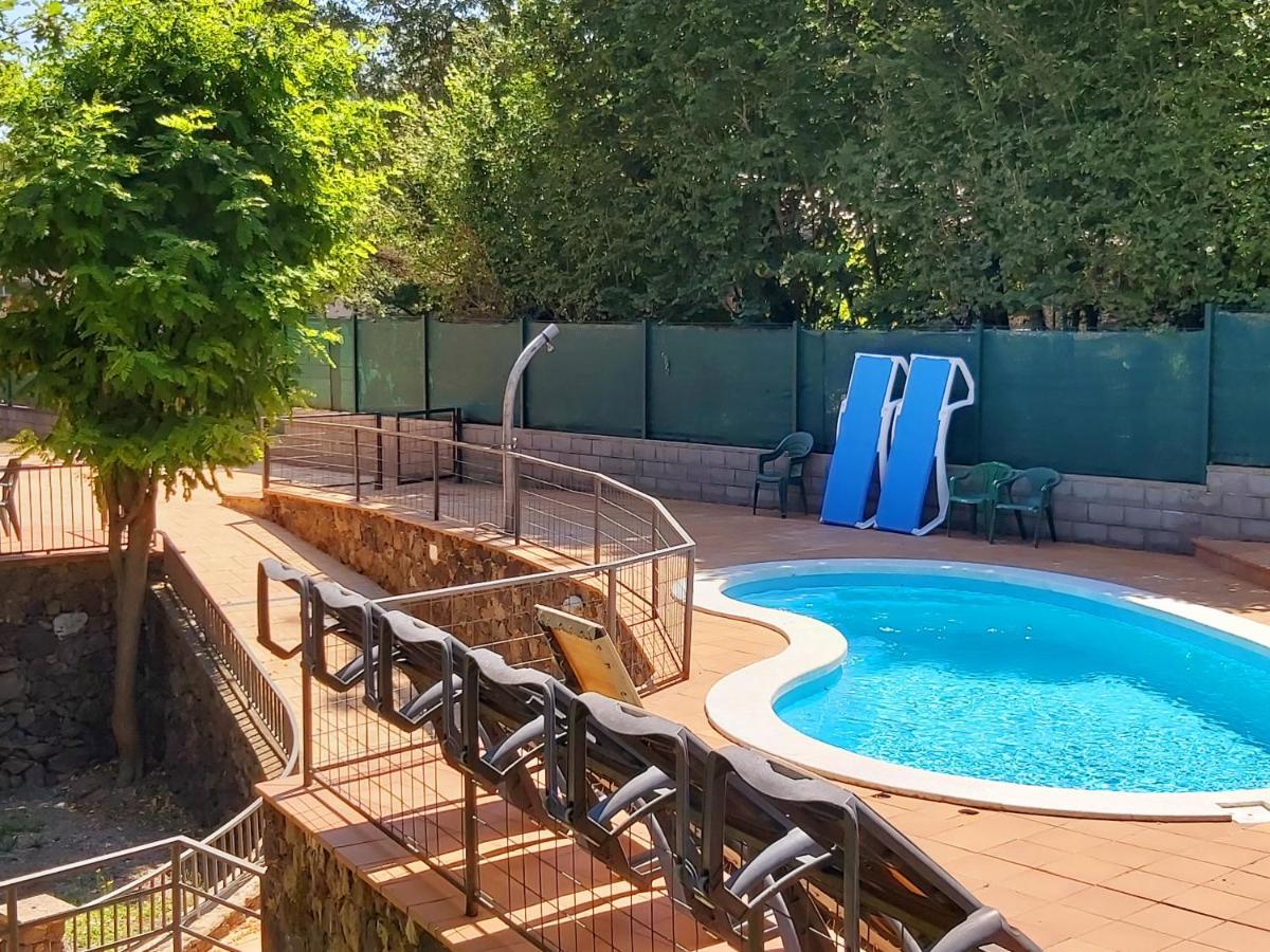 Apartamentos La Francesa Santa Pau Luaran gambar
