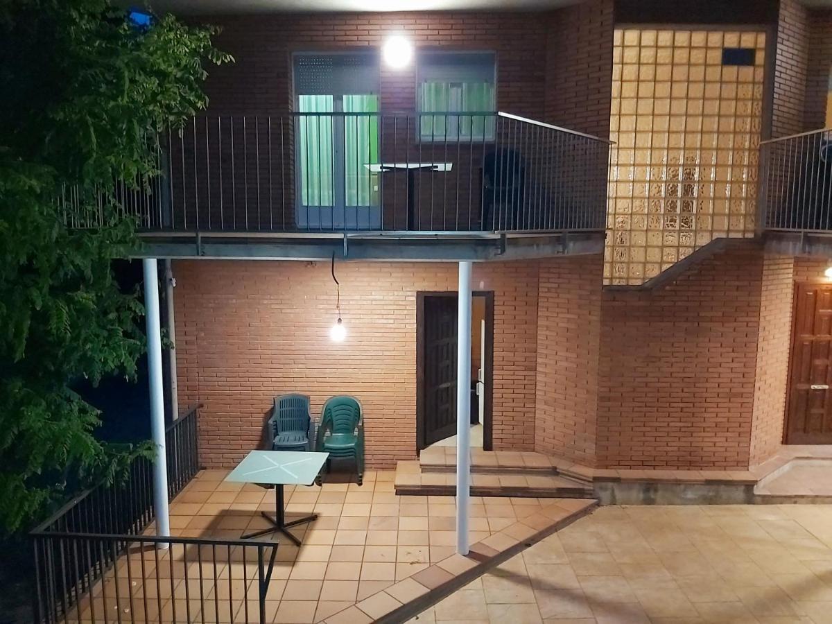 Apartamentos La Francesa Santa Pau Luaran gambar